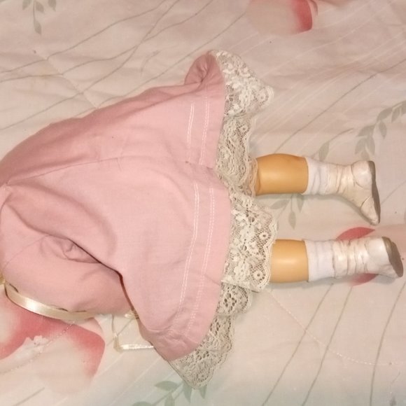 VINTAGE "MEMORIES OF CHILDHOOD" 18" MARY DOLL W/ STOOL BY RICHARD SIMMONS - Picture 15 of 16